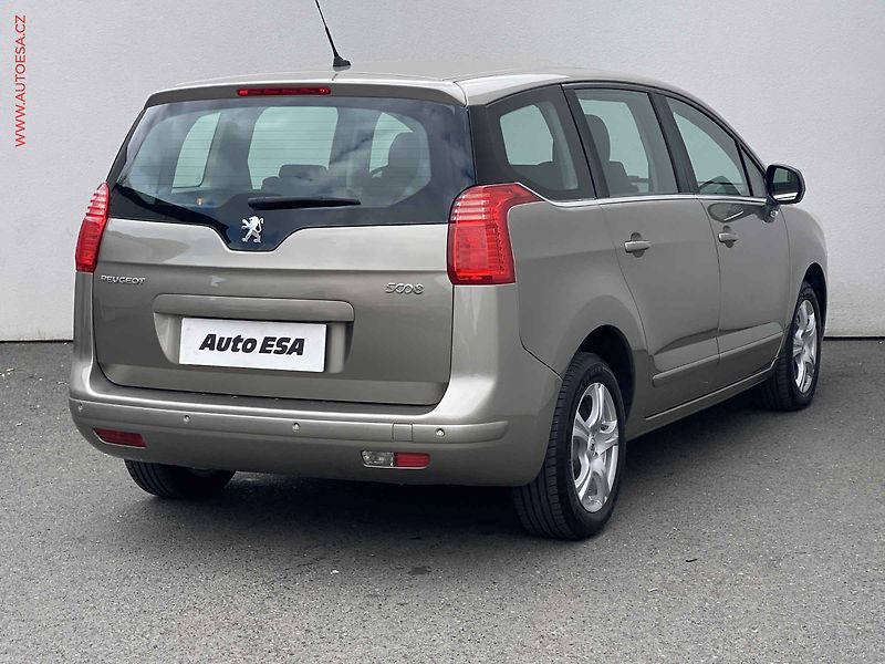 Peugeot 5008 (2011) 1.6 HDi, AC, temp - fotka 4 z 15