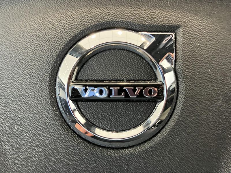Volvo XC40 B3 FWD Plus Dark AT7  - fotka 38 z 38