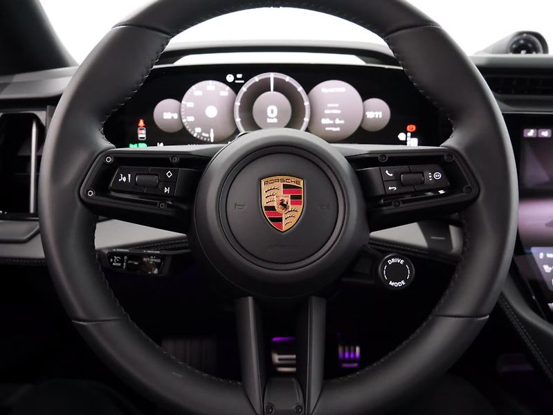 Porsche Cayenne Electric 360 HuD Display spol. - fotka 18 z 24