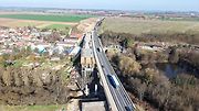 Stavba dálnice D7 Praha - Chomutov mezi Knovízem ve Středočeském a Panenským Týncem v Ústeckém kraji.