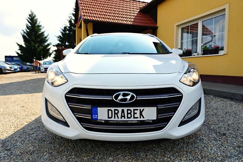 Hyundai i30 (2016) CZECH GO! 1,6 GDI 99 kW - fotka 10 z 44