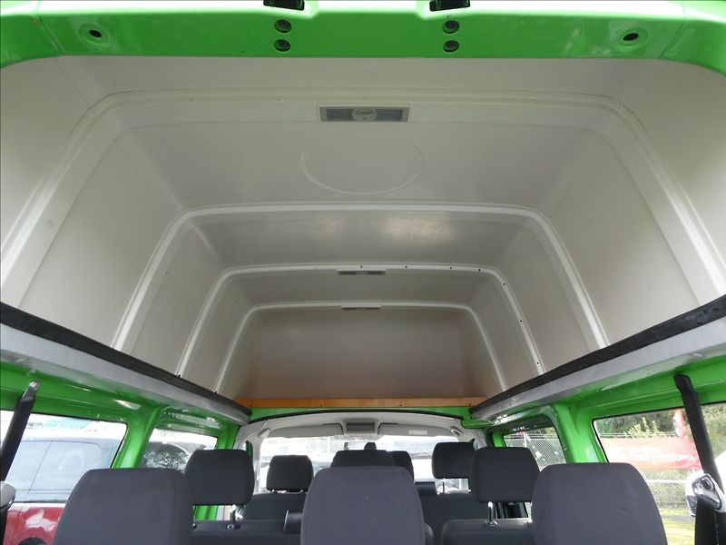 Volkswagen Transporter 2,0 TDi 75kW L2H2,9.míst,2xkol - fotka 18 z 48