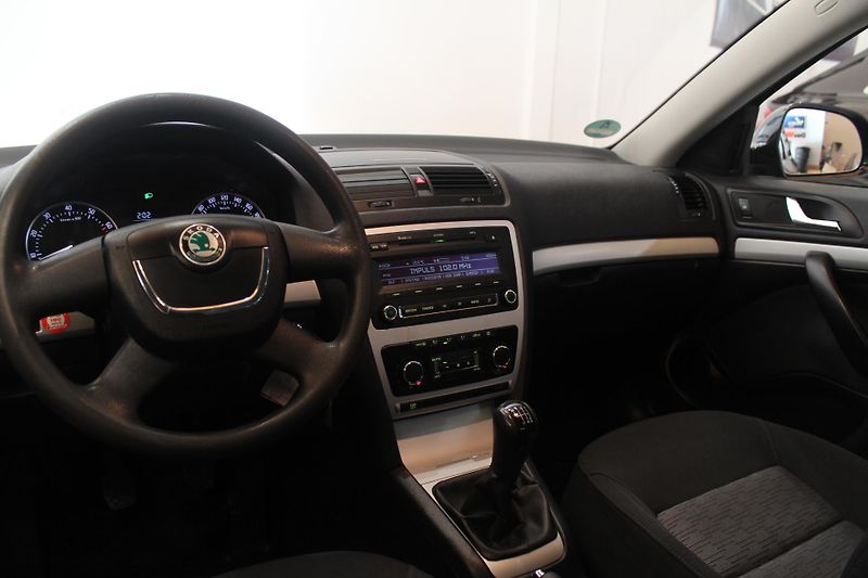 Škoda Octavia (2010) 1.4 TSI 90kW Nez.Topení - fotka 28 z 31