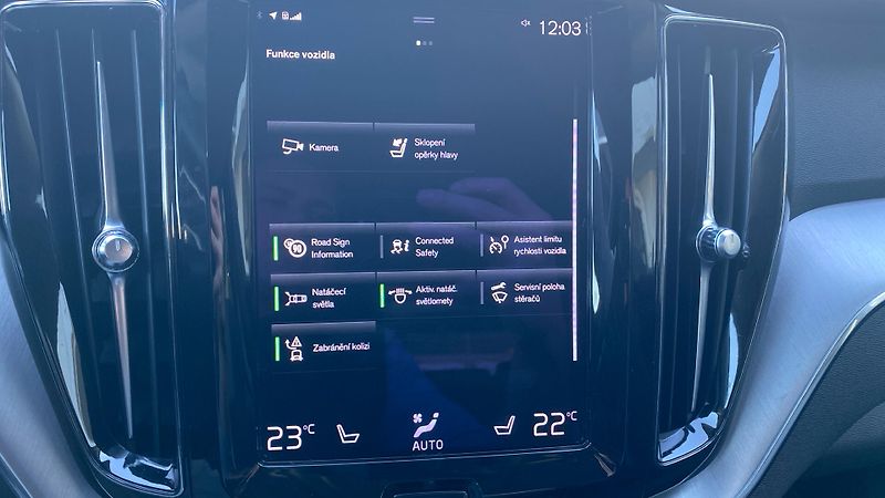 Volvo XC60 MOMENTUM PRO, B4 AWD, 145+10 k - fotka 17 z 30