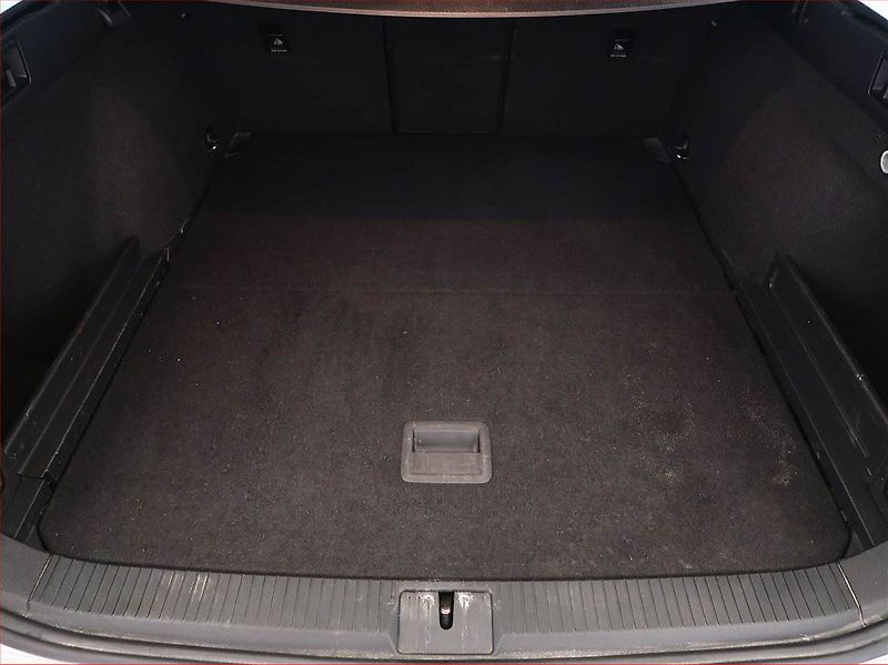Volkswagen Passat (2015) 2.0 TDI, Automat, Navi - fotka 14 z 18