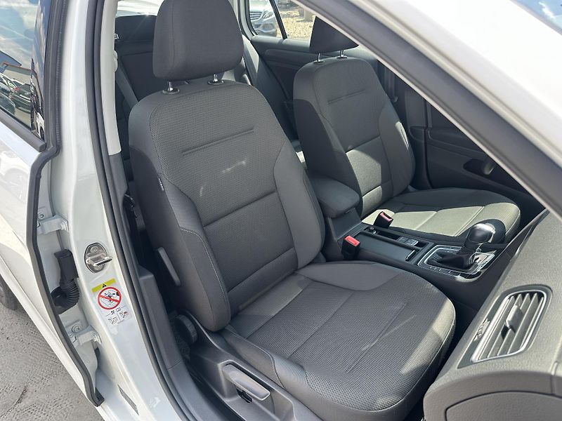 Volkswagen e-Golf (2020) 100kW, rezervace - fotka 14 z 30