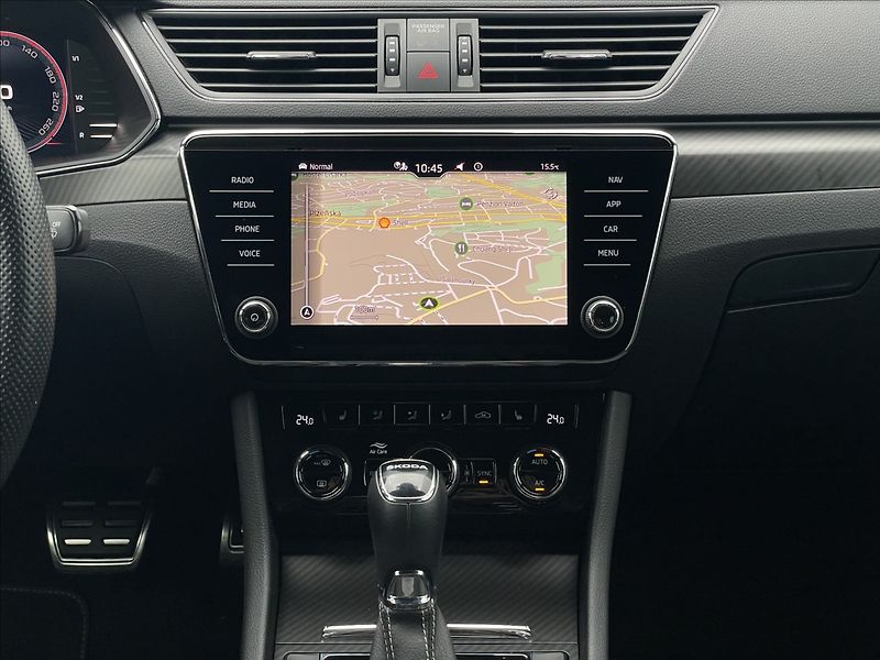 Škoda Superb 2,0 TDI DSG SportLine TAŽNÉ - fotka 12 z 23