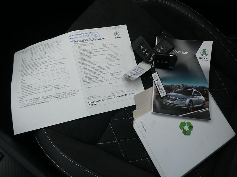Škoda Superb Kombi 2,0TDi 147kW SPORTLINE - fotka 13 z 15