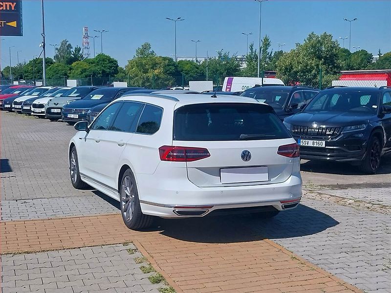 Volkswagen Passat (2016) R-Line 2.0 BiTDI, 4X4 - fotka 4 z 18