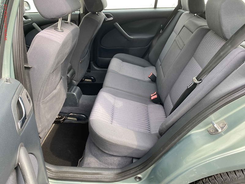 Škoda Octavia (2002) 1.6i, 2.maj,ČR, Elegance, TZ - fotka 10 z 17