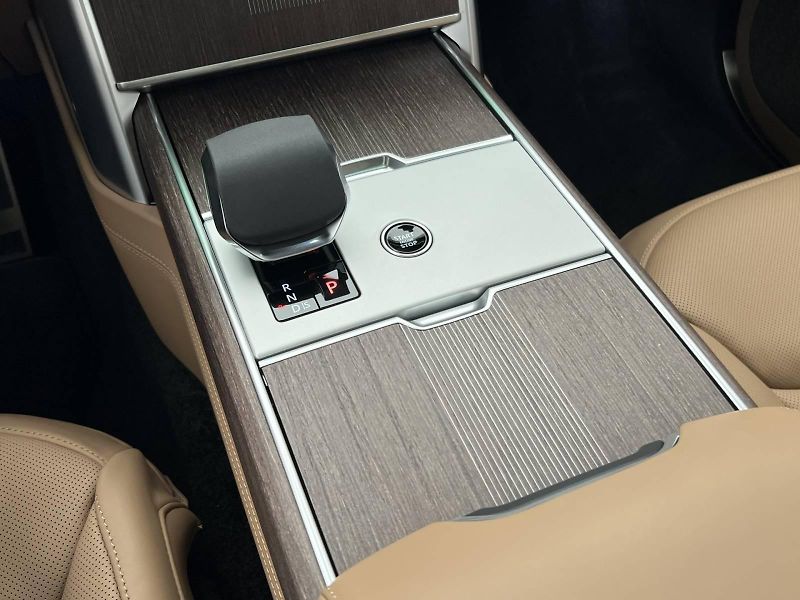 Land Rover Range Rover P460e AUTOBIOGRAPHY REZERVACE - fotka 26 z 61