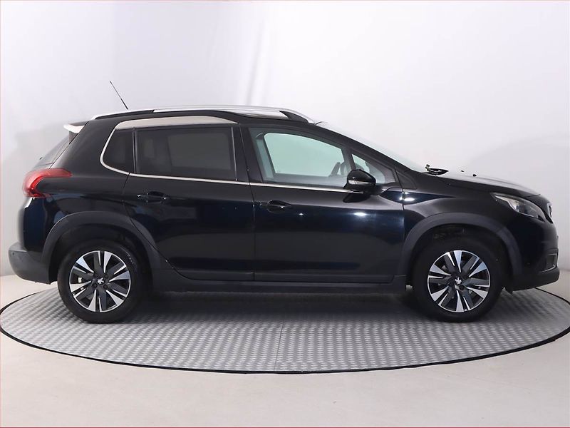 Peugeot 2008 (2019) 1.2 PureTech, Serv.kniha, Navi - fotka 6 z 20