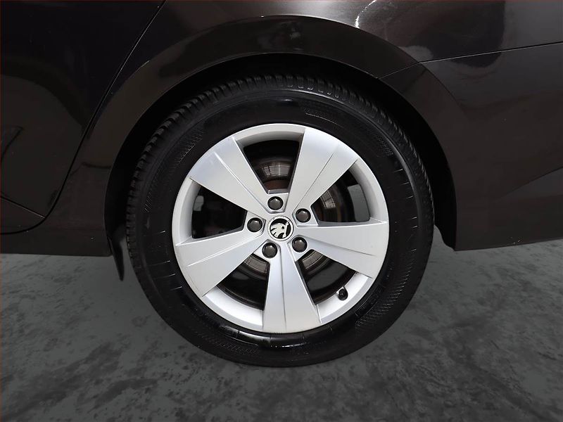Škoda Superb (2016) Style 2.0 TDI, Automat - fotka 13 z 18