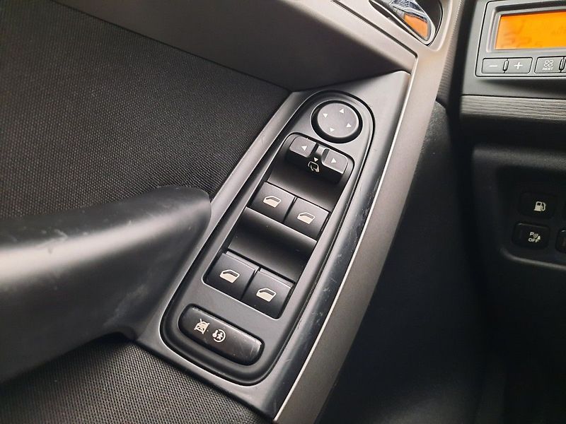 Citroën C4 Picasso 1,6 eHDI 112k STT 7 Míst - fotka 25 z 25