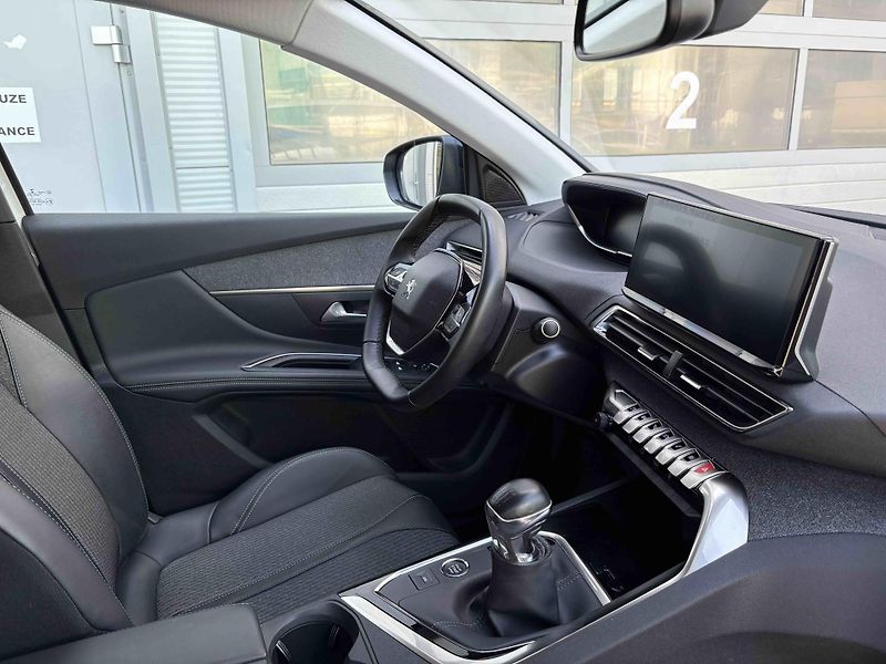 Peugeot 3008 (2023) AllurePack 1.2 PureTech 130K M - fotka 31 z 37