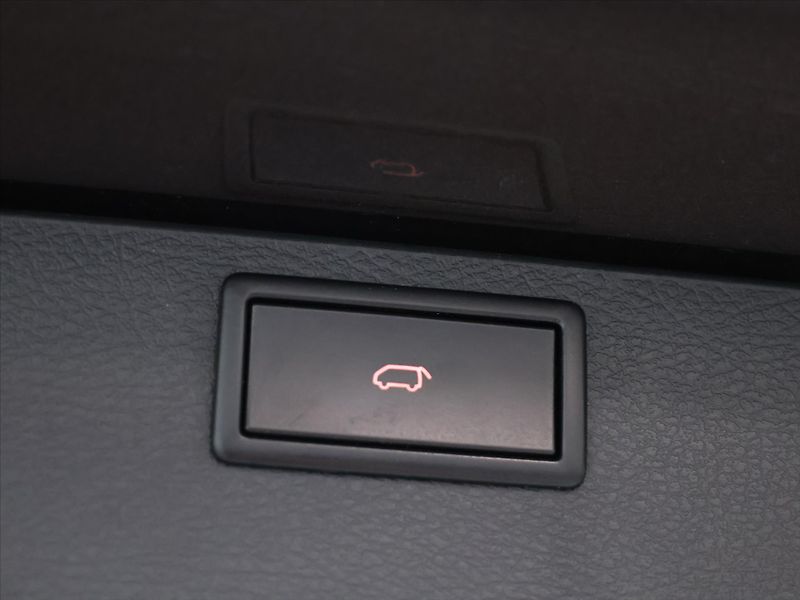 Volkswagen Multivan 2,0 TSI 150 kW 4x4 DPH - fotka 11 z 41