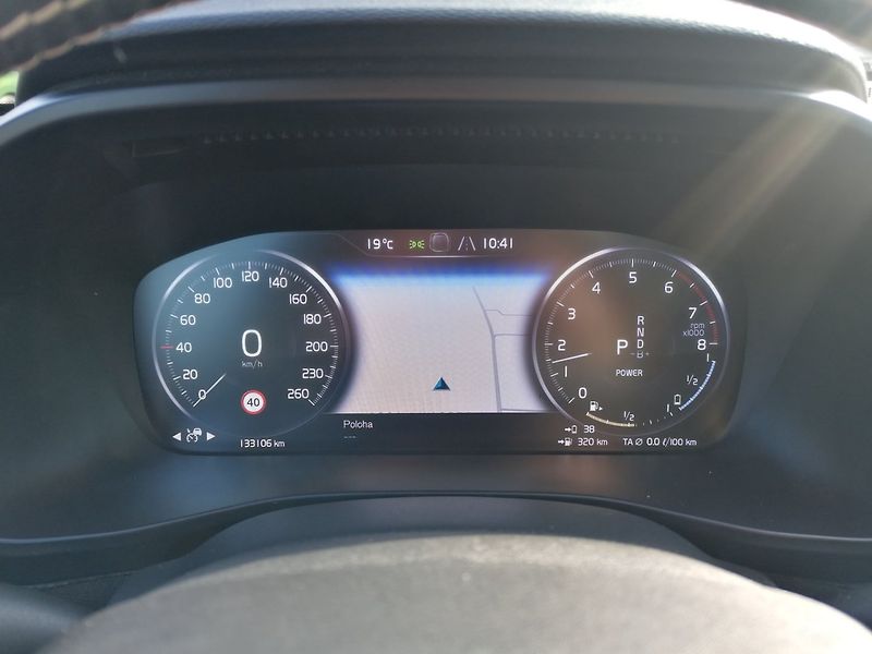 Volvo XC40 (2020) 1.5 T5 PHEV R-DESIGN 192kW - fotka 15 z 41