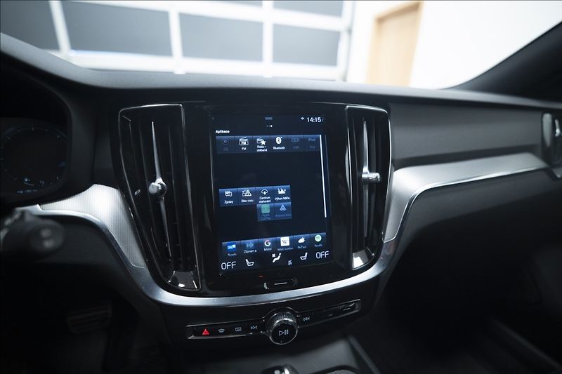 Volvo V60 2,0 D4 R-DESIGN NAVI KAMERA ČR - fotka 25 z 40