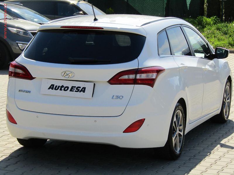 Hyundai i30 (2016) 1.6GDi, ČR, AC - fotka 6 z 22