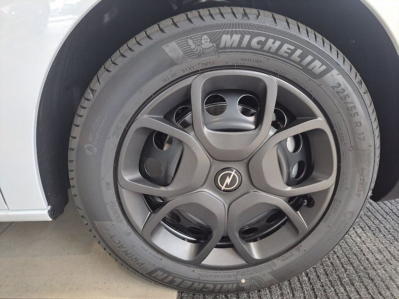 Opel Vivaro (2026) Combi L 2.2 150k MT6 - 9 míst - fotka 7 z 19