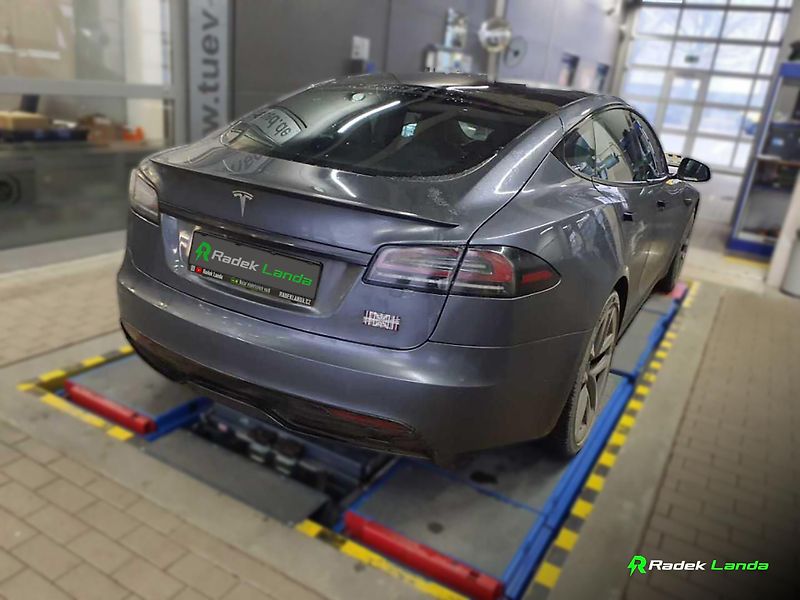 Tesla Model S (2023) Plaid (760 kW) | 1033 koní - fotka 7 z 8