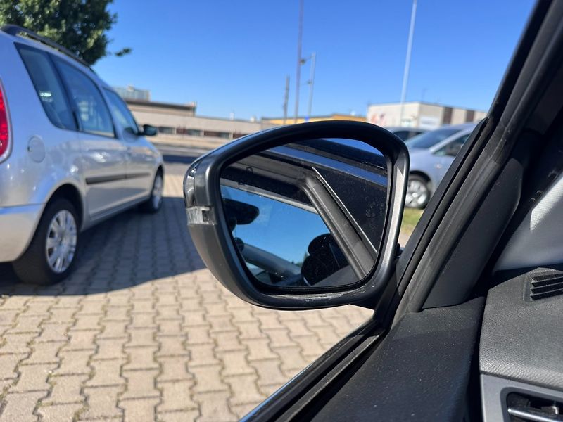 Peugeot 308 (2016) 1,2 PURET. ALLURE 96KW AUTOMAT - fotka 27 z 48