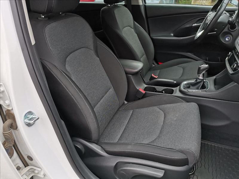 Hyundai i30 1,0 T-GDI Smart kombi - fotka 11 z 20