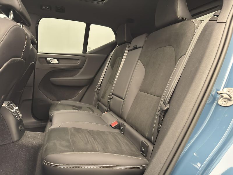 Volvo XC40 T4 RECHARGE ULTIMATE AUT - fotka 6 z 51