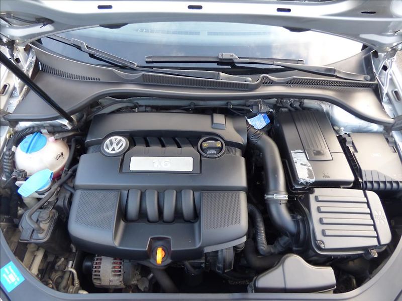 Volkswagen Golf 1,6 Digi Klima,Webasto  Tour - fotka 38 z 42