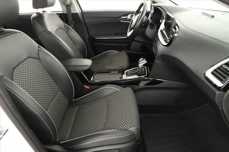 Kia Ceed (2023) Premium 1.6 GDI plug-in - fotka 7 z 19