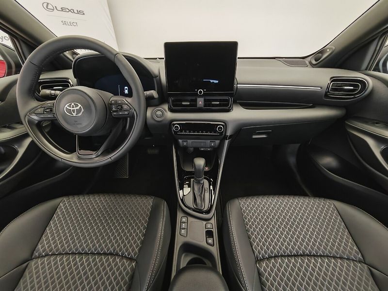 Toyota Yaris 1.5 TNGA HEV Executive VIP - fotka 12 z 33