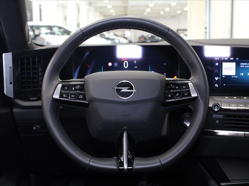Opel Astra 1,2 Turbo 96kW AT GS ST 11tkm. - fotka 9 z 20