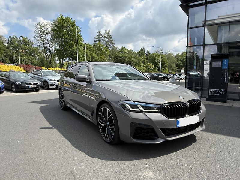 BMW Řada 5 (2022) BMW 540i xDrive Touring Mpaket - fotka 4 z 19