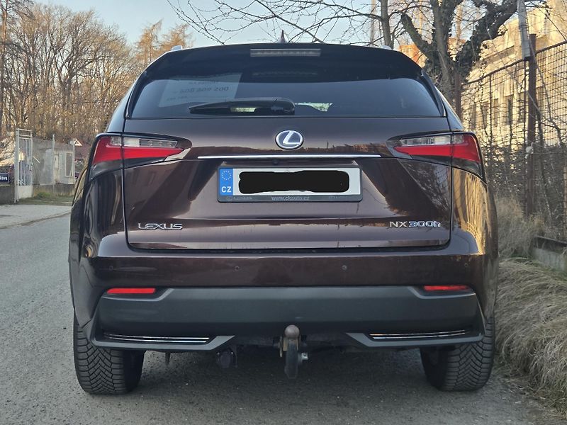 Lexus NX 300h (2016) - fotka 5 z 17