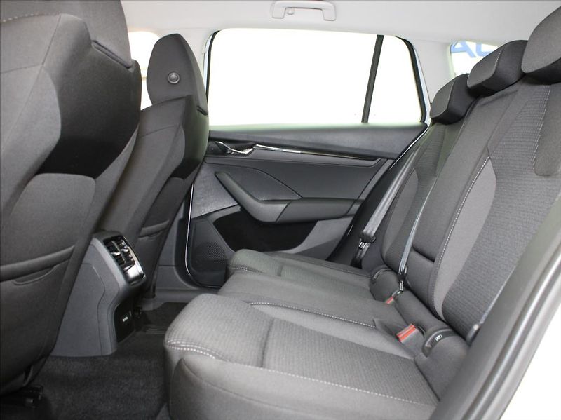 Škoda Octavia 2,0 TDi MT Ambition 49tkm. ČR - fotka 7 z 23