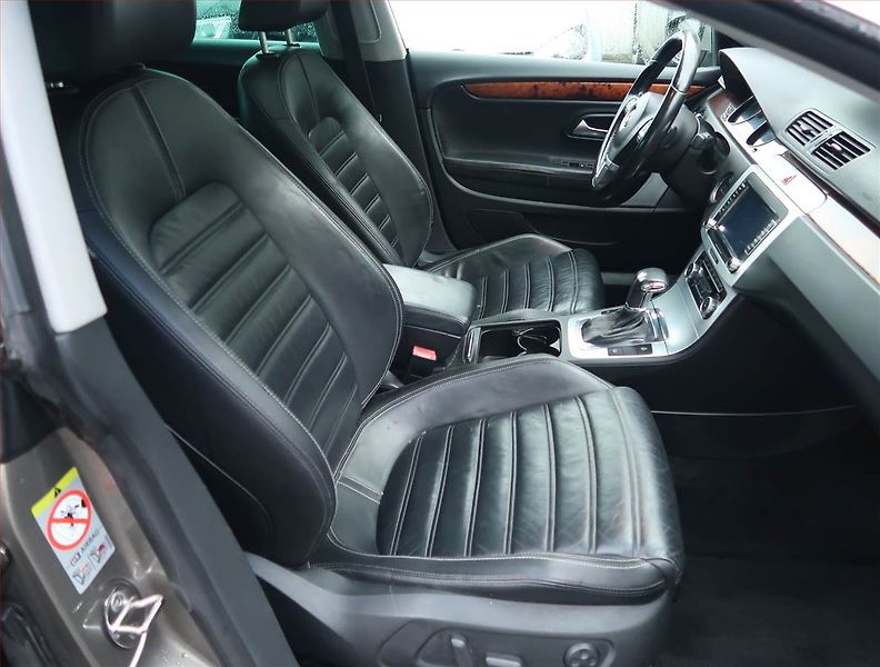 Volkswagen Passat CC (2008) Highline 2.0 TDI, Automat - fotka 9 z 22