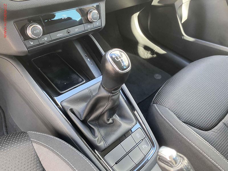 Škoda Kamiq (2023) 1.0 TSi, TOUR, LED, kamera, - fotka 16 z 20