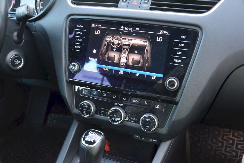 Škoda Octavia (2017) Combi 1.8 TSI 132 kW 4x4 DSG 6 - fotka 27 z 30