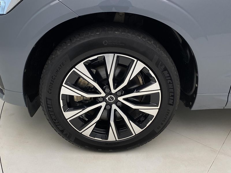 Volvo XC60 B4 AWD DARK PLUS AUT REZERVACE - fotka 37 z 48