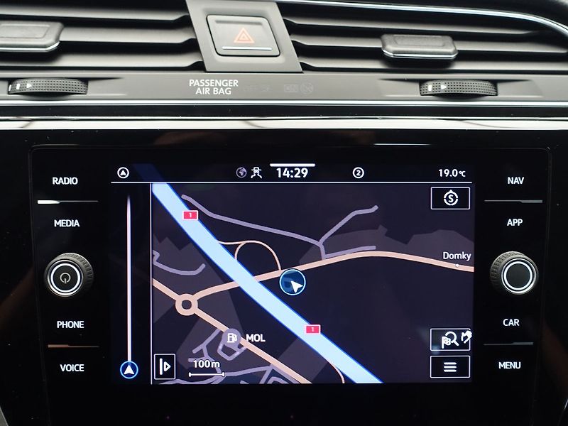 Volkswagen Touran 2.0 TDi, DSG, LED SVĚTLA - fotka 12 z 36