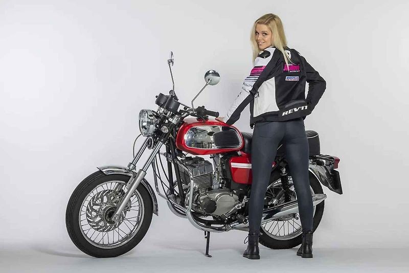 Kateřina Jandová se živí jako programátorka, ale také se věnuje stuntridingu.