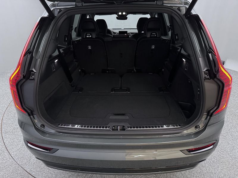 Volvo XC90 (2026) T8 AWD RECHARGE DARK PLUS 7m - fotka 5 z 27