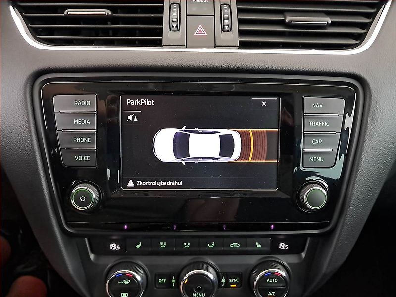 Škoda Octavia (2017) Style 2.0 TDI, Navi, Bi-Xenony - fotka 13 z 20