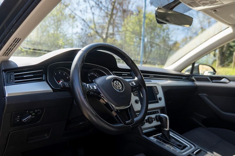 Volkswagen Passat 1.4 TSI 110 kW DSG Kamera Tažn - fotka 10 z 35
