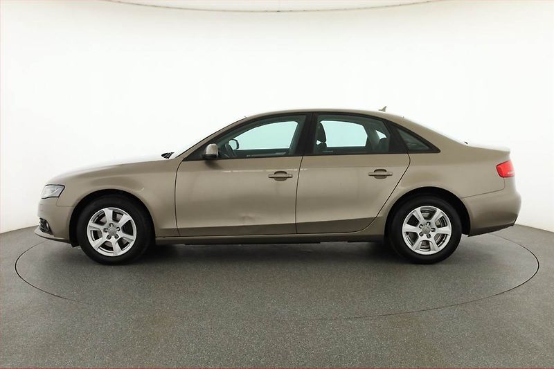 Audi A4 (2010) 2.0 TDI, Serv.kniha, Xenony - fotka 3 z 14