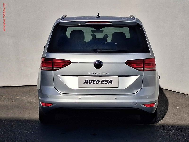 Volkswagen Touran (2023) 1.5 TSi, Move, LED, navi, - fotka 5 z 21