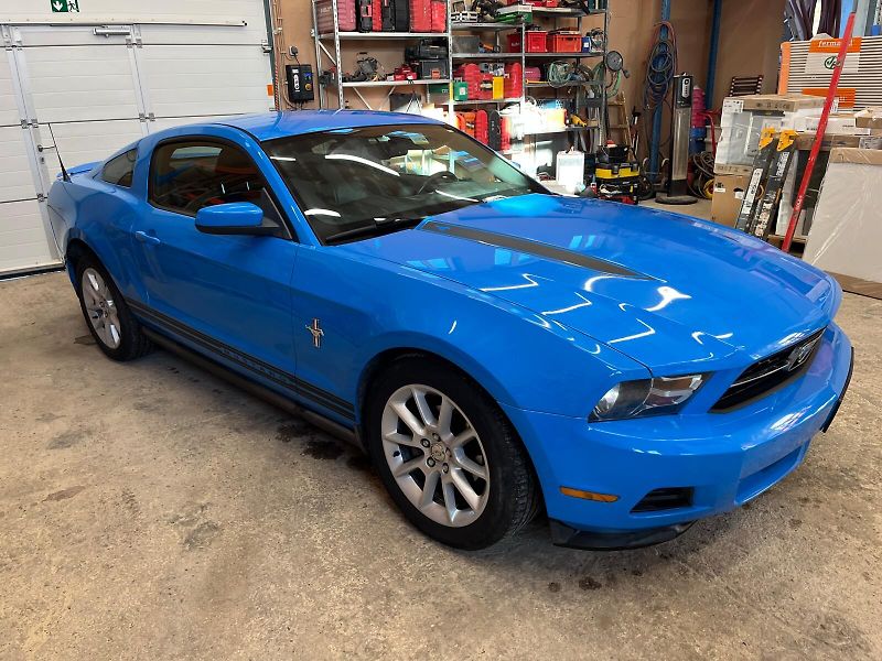 Ford Mustang (2010) 4,0 L manuální převodovka - fotka 2 z 15