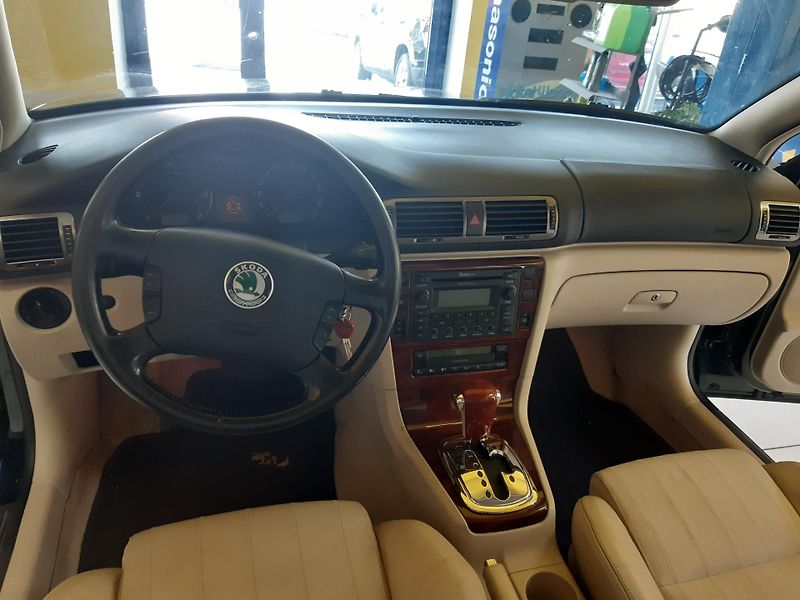 Škoda Superb 2.5 TDI AUTOMAT DIGIKLIMA - fotka 9 z 24