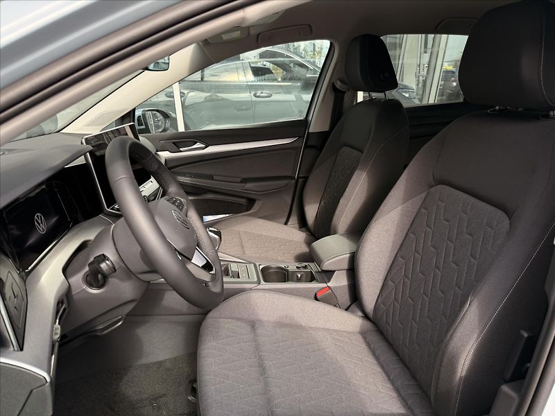 Volkswagen Golf (2025) 1,5 TSI 6G 85kW  People - fotka 12 z 17