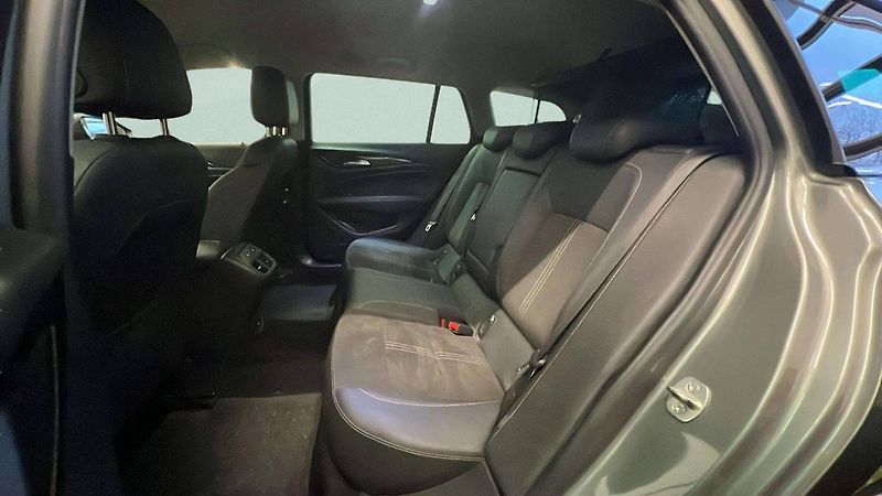 Opel Insignia Sports Tourer Innovation D 2.0 - fotka 22 z 32